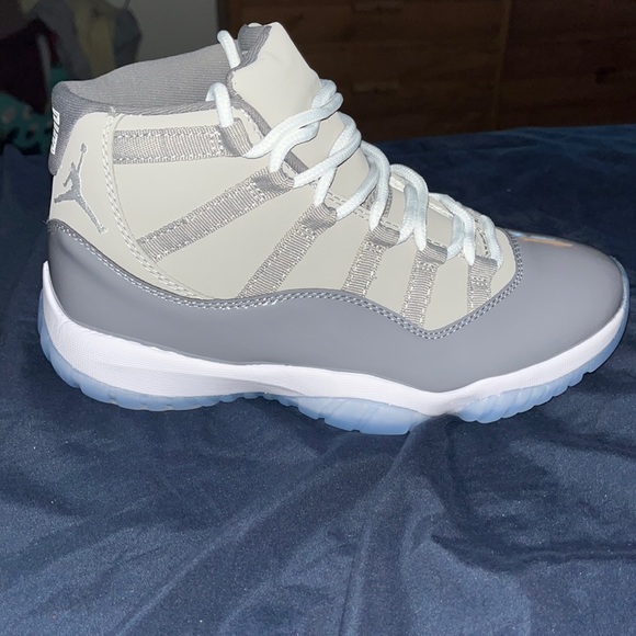 Athletic_Shoes